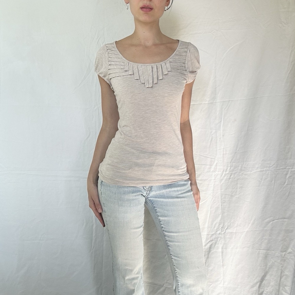 2000s Fitted Baby Tee Pleated Oatmeal Coquette Dainty Preppy